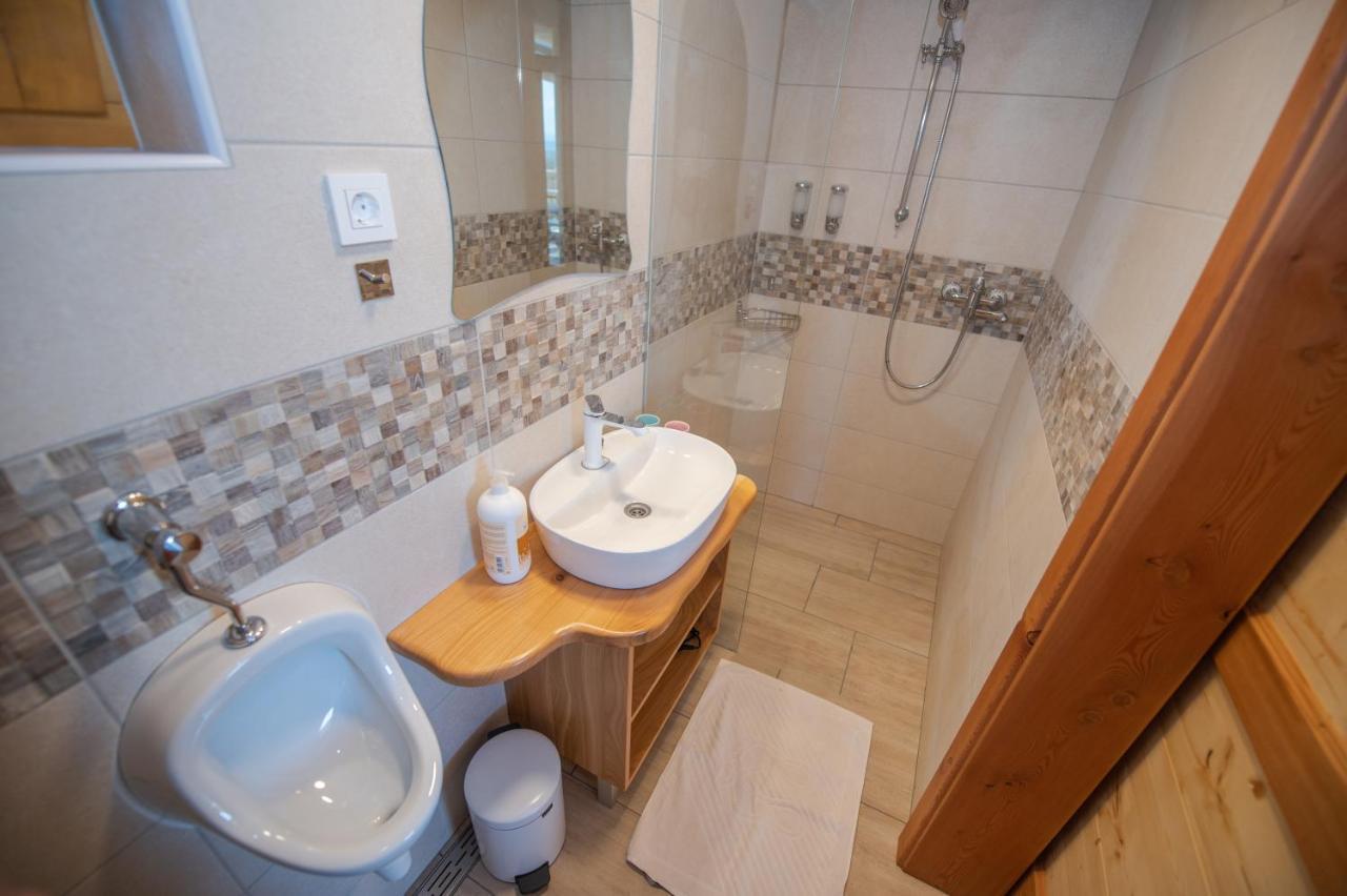 Holiday Home Ernest Zelezni With Hot Tub Ivancna Gorica Exteriér fotografie